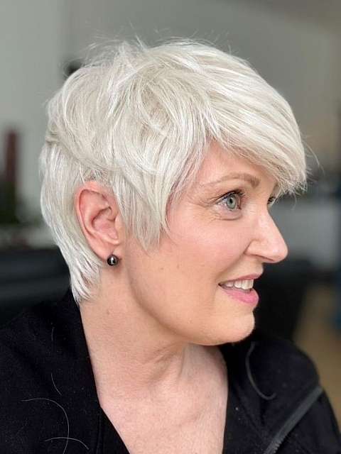 Cool Platinum Blonde with Almost White Highlights layered and voluminous short Synthetic Wig (Basic Cap) GBC017