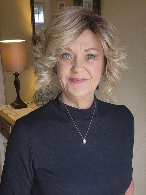 Blonde Ombre wavy with textured layerd short Synthetic Lace Part Wig GLP030