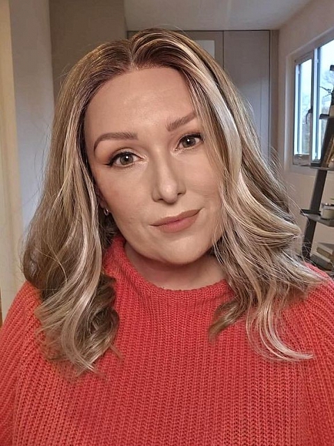 Glamvigor Hybrillia™ Blend Human Hair Medium Brown base with Light Golden Blonde highlights loose beach wavy  Lace Part  wig glp041