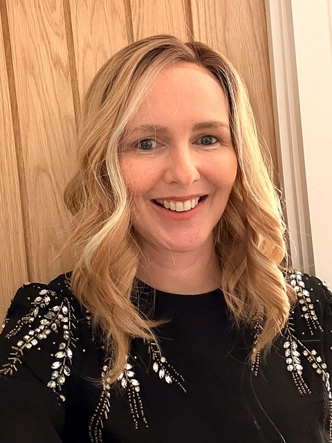 Glamvigor Hybrillia™ Blend Human Hair Brown Sugar Blonde  soft  undone waves  short bob Synthetic Lace Part Wig GLP057