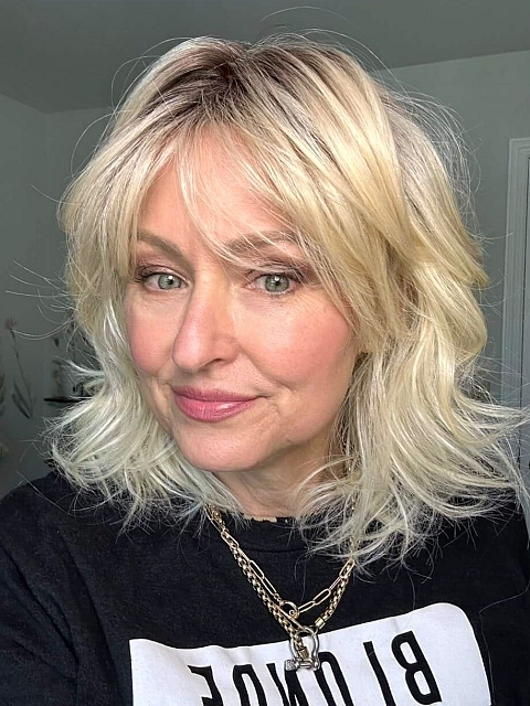 Glamvigor Hybrillia™ Blend Human Hair blonde ombre shoulder-length style with textured waves and a wispy fringe Lace wig GLP069