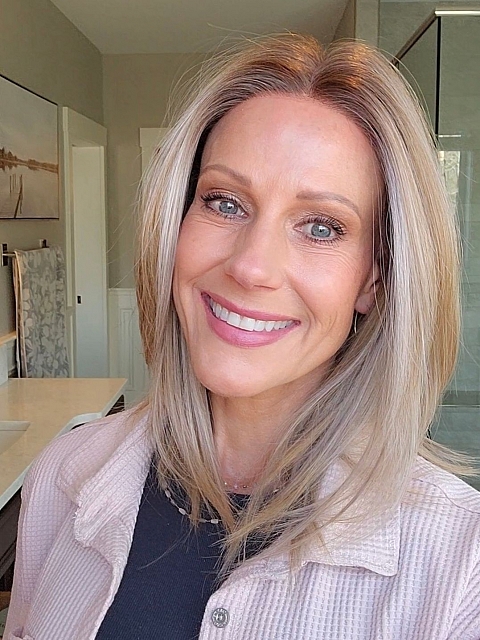 Glamvigor Hybrillia™ Blend Human Hair Honey blonde  with platinum blonde highlights strands in the front Straight Lace Part Wig GLP053