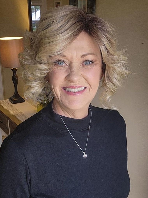 Blonde Ombre wavy with textured layerd short Synthetic Lace Part Wig GLP030